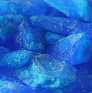 Image of blue crystalline copper sulphate pentahydrate.