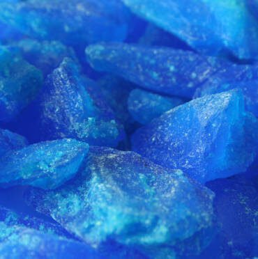 Image of blue crystalline copper sulphate pentahydrate.